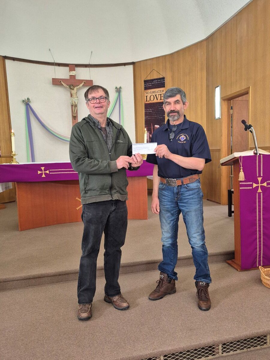 Council 5557 Dysart Presents Their Incentive Cheques 11 Rob Keyser and GK Kurtis Sehn, Council #5557
